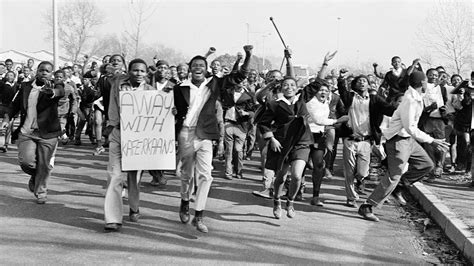 La Rivolta di Sharpeville: Tragedia razziale e scintilla della lotta contro l'apartheid